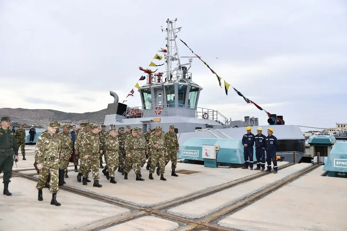 Chanegriha inaugure le premier navire remorqueur construit en Algérie