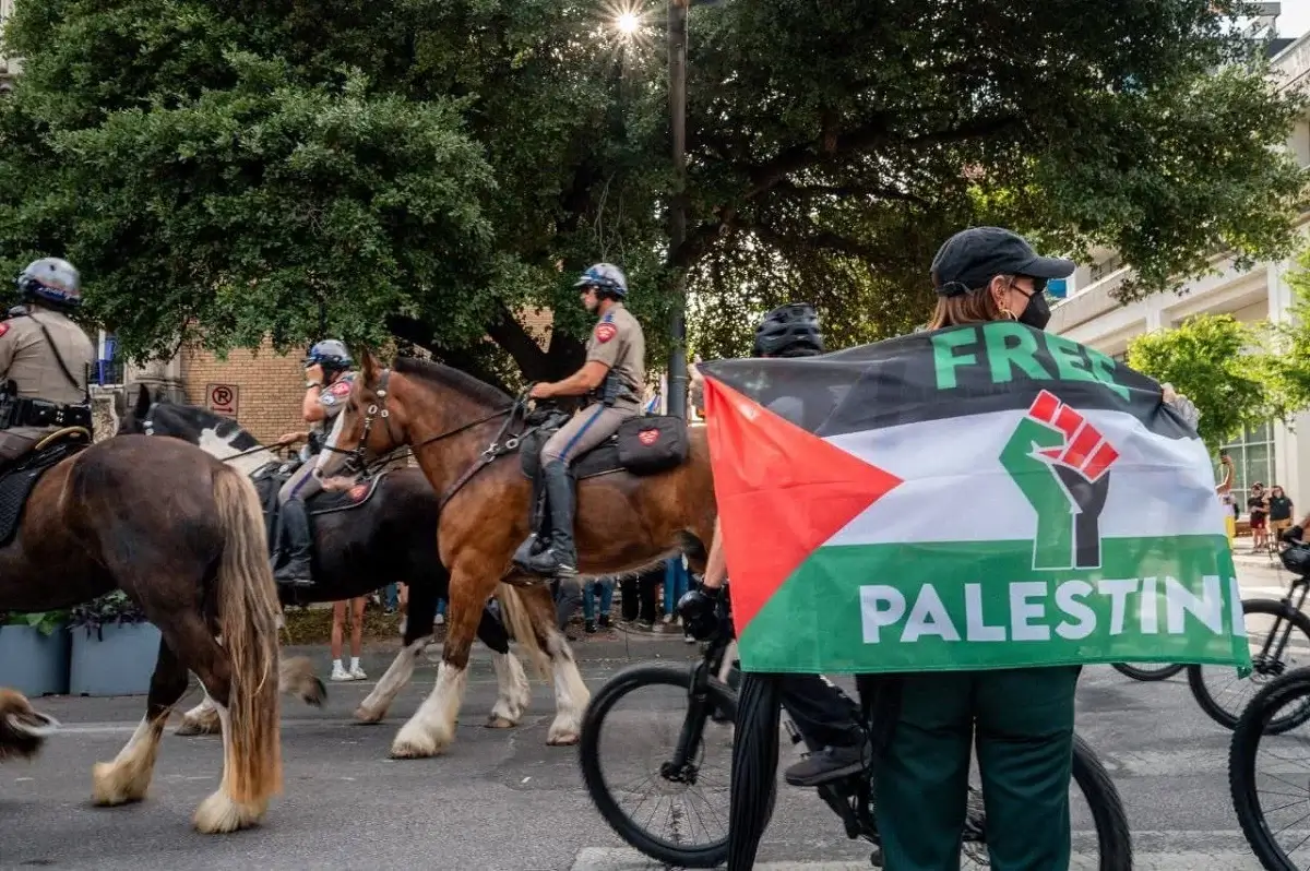 Les étudiants défilent en masse pour soutenir les Palestiniens