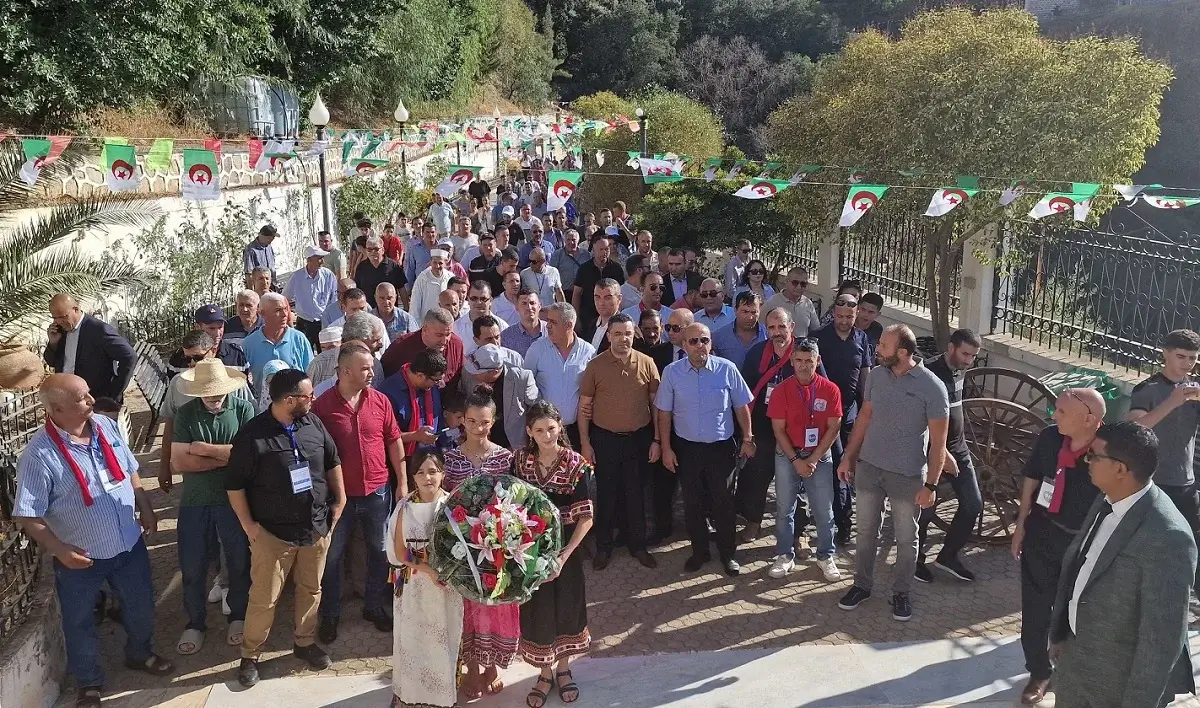 Aouchiche rend hommage aux martyrs