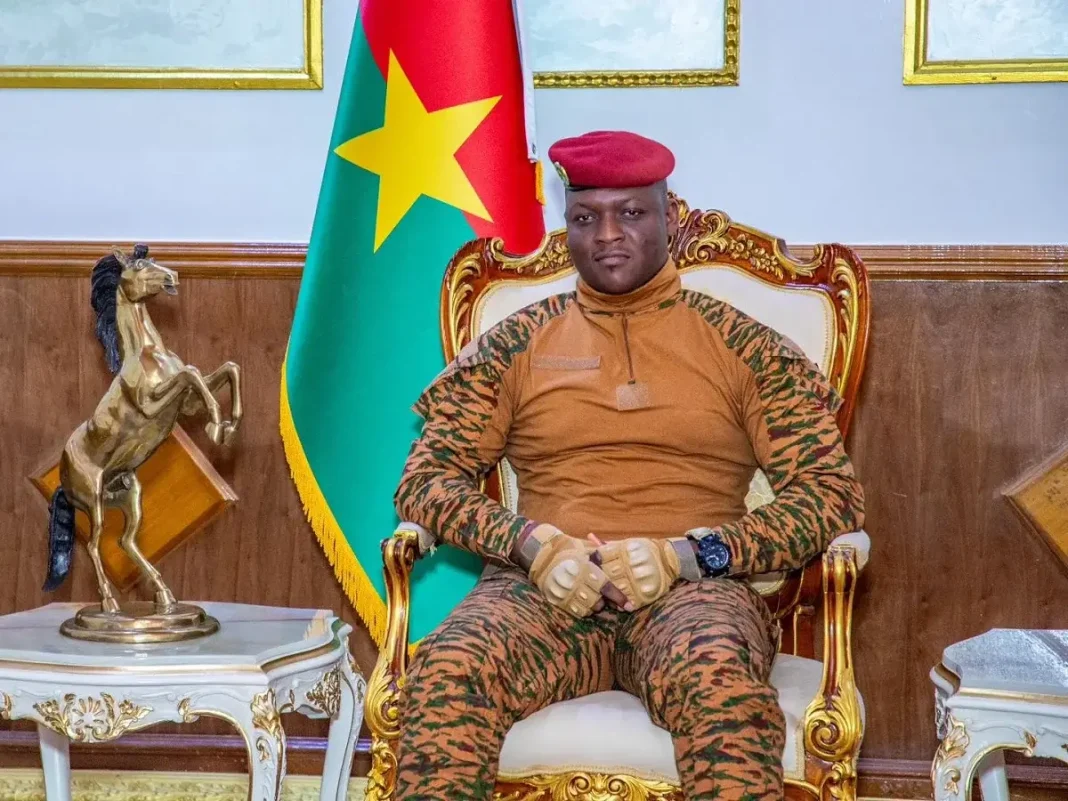 Au Burkina Faso: Ibrahim Traoré accuse Emmanuel Macron « d'insulter tous les Africains »